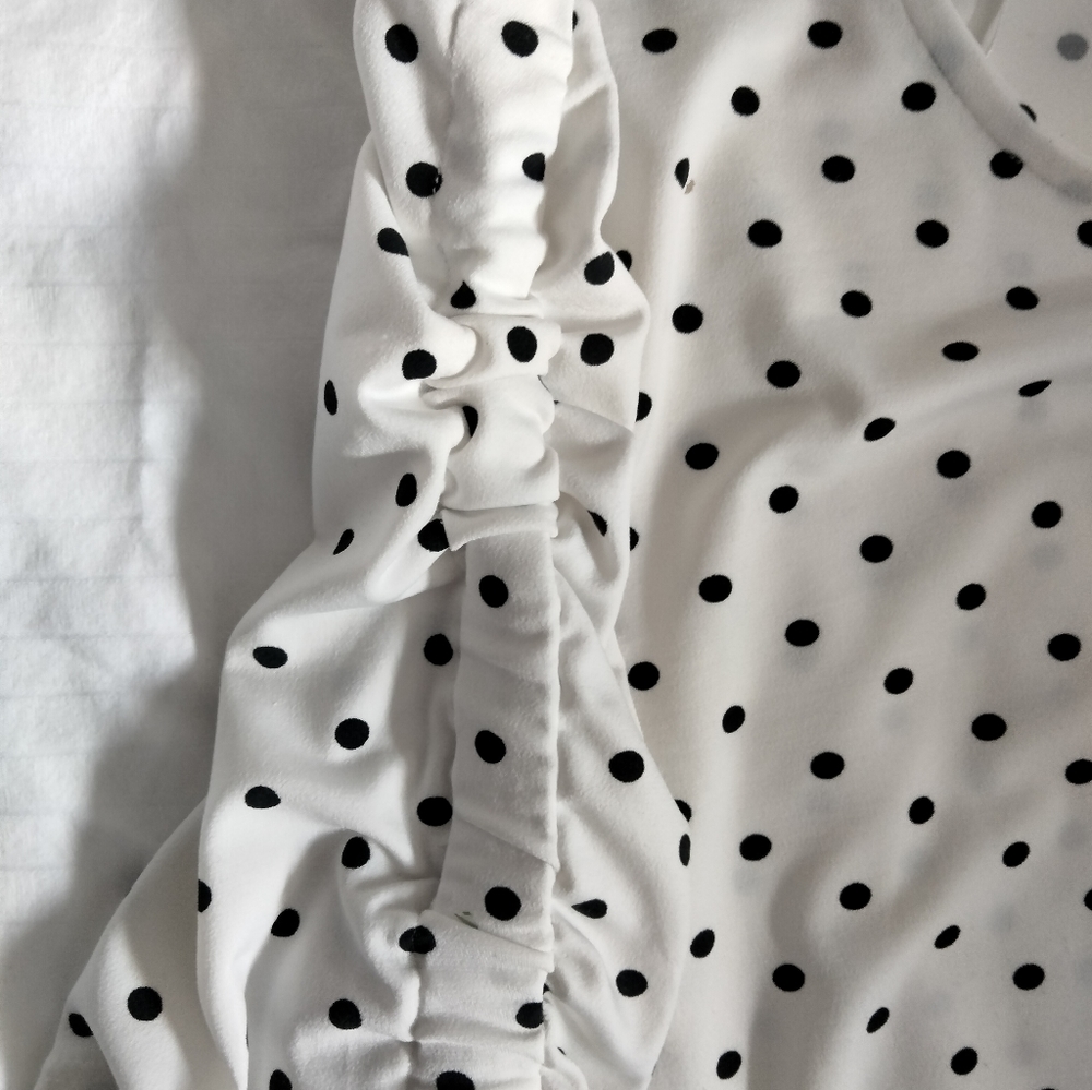 ⬇️Price Drop!⬇️Carmen Polka dot Blouse in size S - Picture 3 of 4
